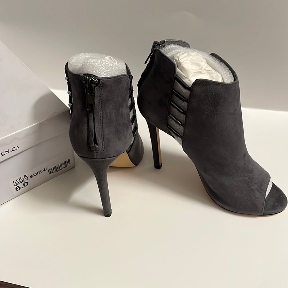 Steve Madden Lola Grey Suede Women’s size 6